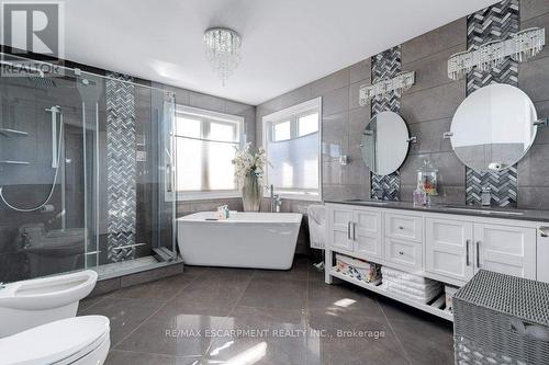 35 Lido Drive, Hamilton, ON - Indoor Photo Showing Bathroom