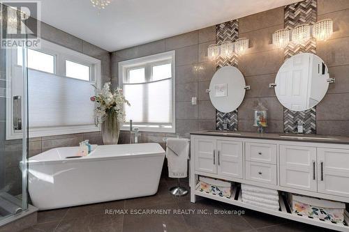 35 Lido Drive, Hamilton, ON - Indoor Photo Showing Bathroom