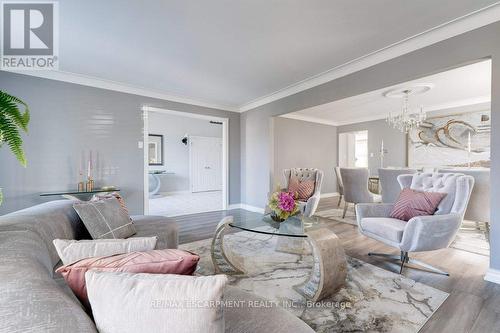 35 Lido Drive, Hamilton, ON - Indoor Photo Showing Living Room