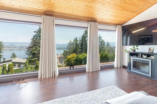 1426 Scott Crescent, West Kelowna, BC - Indoor Photo Showing Living Room