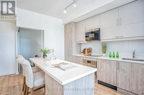 411 - 38 Simcoe Promenade, Markham, ON - Indoor Photo Showing Kitchen