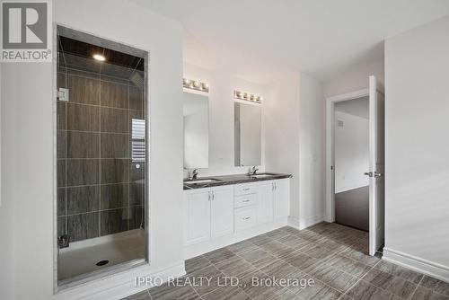 135 Ben Sinclair Avenue, East Gwillimbury, ON - Indoor Photo Showing Bathroom