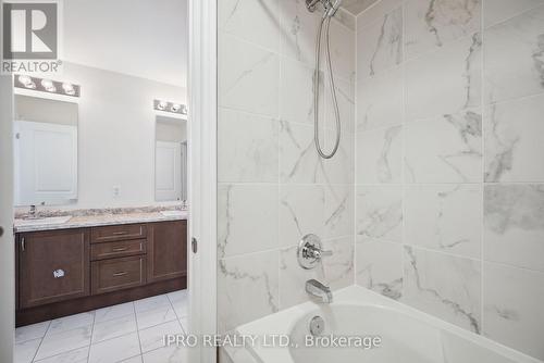 135 Ben Sinclair Avenue, East Gwillimbury, ON - Indoor Photo Showing Bathroom