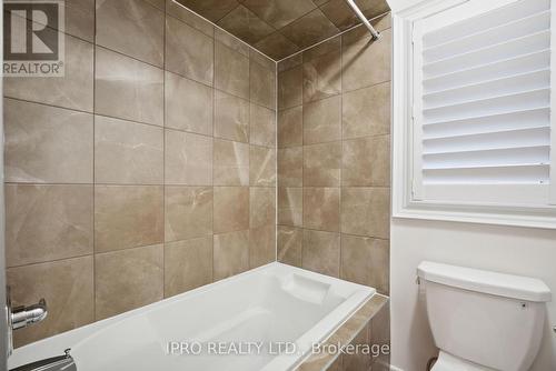 135 Ben Sinclair Avenue, East Gwillimbury, ON - Indoor Photo Showing Bathroom