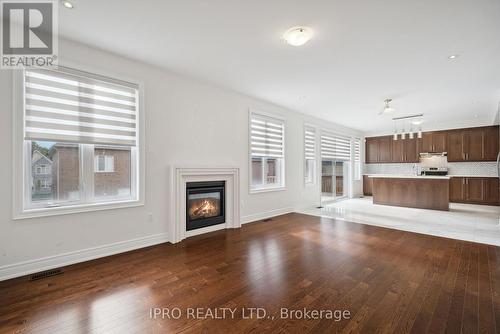 135 Ben Sinclair Avenue, East Gwillimbury, ON - Indoor Photo Showing Living Room With Fireplace