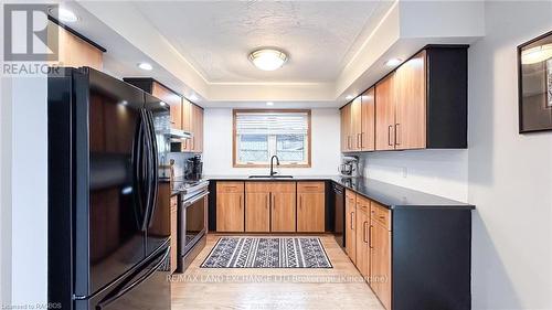 222 Penetangore Row, Kincardine, ON - Indoor Photo Showing Kitchen