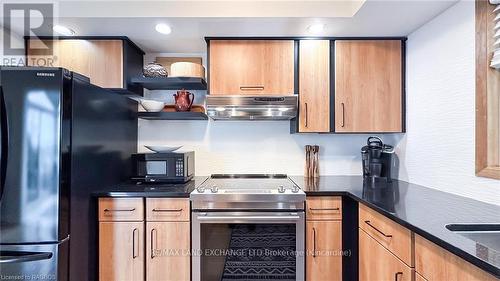 222 Penetangore Row, Kincardine, ON - Indoor Photo Showing Kitchen