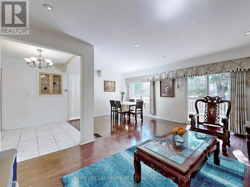 940 Monto Carlo Court, Mississauga, ON - Indoor Photo Showing Living Room