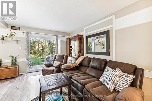 76 - 100 Quigley Road E, Hamilton, ON - Indoor Photo Showing Living Room