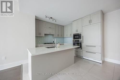 1008 - 29 Queens Quay E, Toronto, ON - Indoor Photo Showing Kitchen