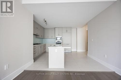 1008 - 29 Queens Quay E, Toronto, ON - Indoor Photo Showing Kitchen