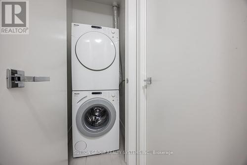 1008 - 29 Queens Quay E, Toronto, ON - Indoor Photo Showing Laundry Room