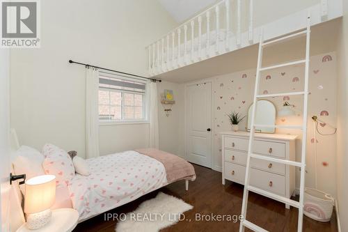 37 Summer Valley Drive, Brampton, ON - Indoor Photo Showing Bedroom