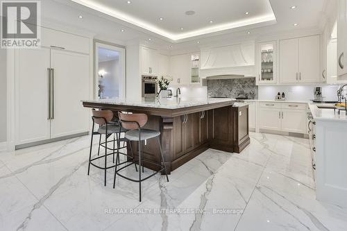 1560 Lorne Wood Road, Mississauga, ON - Indoor Photo Showing Kitchen With Upgraded Kitchen