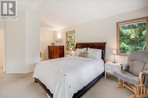 2290 Crystal Springs Road, Nelson, BC - Indoor Photo Showing Bedroom