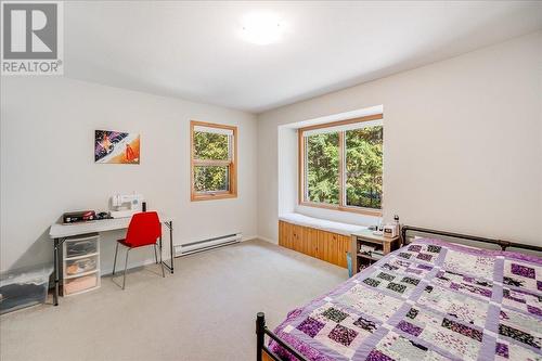 2290 Crystal Springs  Road, Nelson, BC - Indoor Photo Showing Bedroom