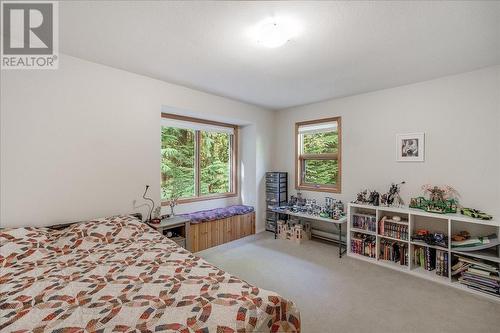 2290 Crystal Springs  Road, Nelson, BC - Indoor Photo Showing Bedroom