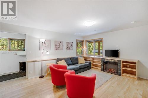 2290 Crystal Springs Road, Nelson, BC - Indoor Photo Showing Living Room With Fireplace