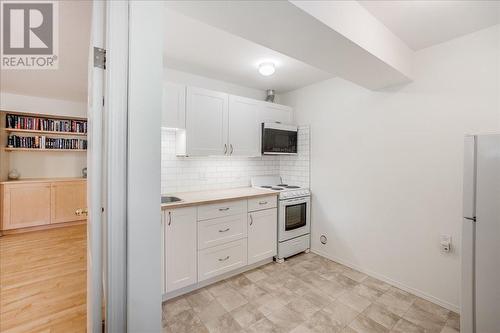 2290 Crystal Springs Road, Nelson, BC - Indoor Photo Showing Kitchen