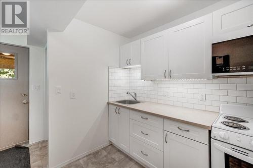 2290 Crystal Springs  Road, Nelson, BC - Indoor Photo Showing Kitchen