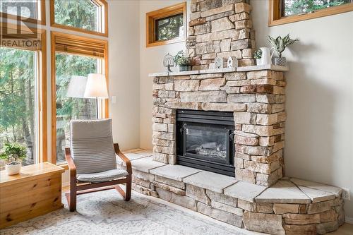 2290 Crystal Springs  Road, Nelson, BC - Indoor Photo Showing Living Room With Fireplace