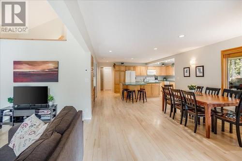 2290 Crystal Springs  Road, Nelson, BC - Indoor Photo Showing Dining Room