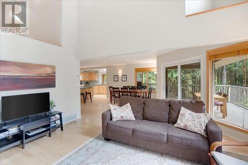 2290 Crystal Springs  Road, Nelson, BC - Indoor Photo Showing Living Room