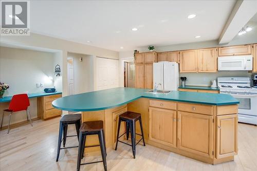 2290 Crystal Springs Road, Nelson, BC - Indoor Photo Showing Kitchen