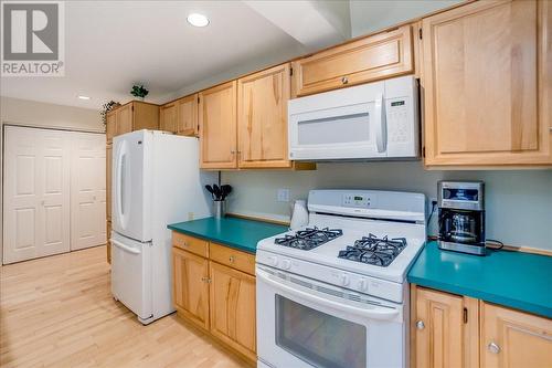 2290 Crystal Springs Road, Nelson, BC - Indoor Photo Showing Kitchen