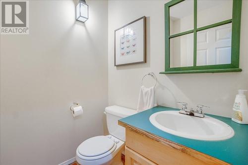 2290 Crystal Springs  Road, Nelson, BC - Indoor Photo Showing Bathroom