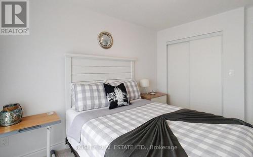 30 Autumn Drive, Wasaga Beach, ON - Indoor Photo Showing Bedroom