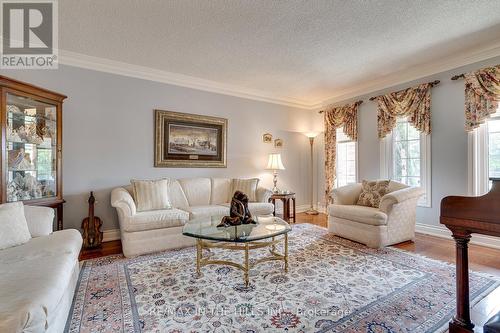 275 Triton Avenue, Vaughan, ON - Indoor Photo Showing Living Room