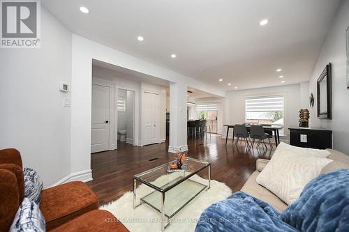 3845 Althorpe Circle, Mississauga, ON - Indoor Photo Showing Living Room