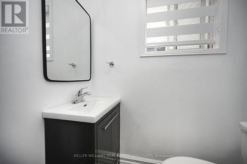 3845 Althorpe Circle, Mississauga, ON - Indoor Photo Showing Bathroom