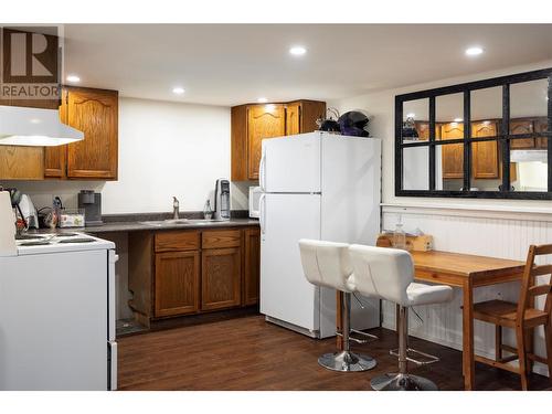 11047 Pretty Road, Lake Country, BC - Indoor Photo Showing Kitchen With Double Sink