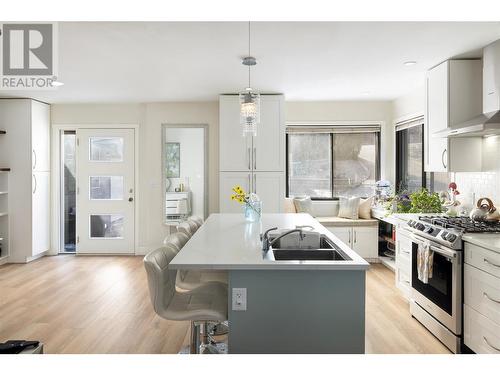 11047 Pretty Road, Lake Country, BC - Indoor Photo Showing Kitchen With Double Sink With Upgraded Kitchen