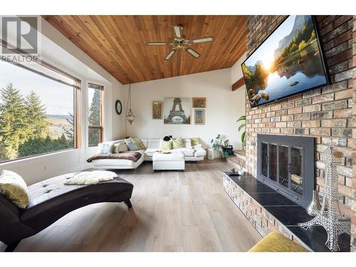 11047 Pretty Road, Lake Country, BC - Indoor Photo Showing Living Room With Fireplace