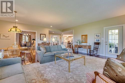 247515 5Th Side Road, Mono, ON - Indoor Photo Showing Living Room