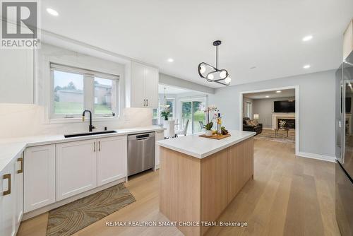 89 Beckenridge Drive, Markham, ON - Indoor Photo Showing Kitchen With Upgraded Kitchen