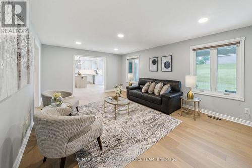 89 Beckenridge Drive, Markham, ON - Indoor Photo Showing Living Room