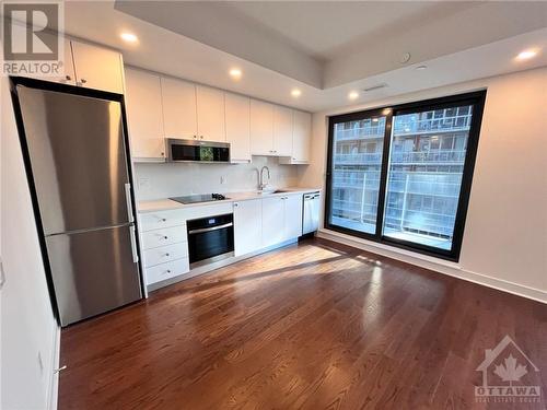 180 George Street Unit#406, Ottawa, ON - Indoor Photo Showing Kitchen With Stainless Steel Kitchen