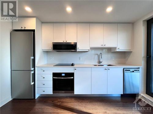 180 George Street Unit#406, Ottawa, ON - Indoor Photo Showing Kitchen