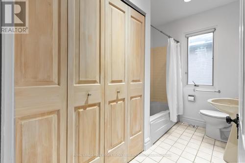 136 Collier Street, Toronto, ON - Indoor Photo Showing Bathroom