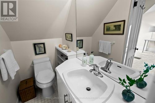 136 Collier Street, Toronto, ON - Indoor Photo Showing Bathroom