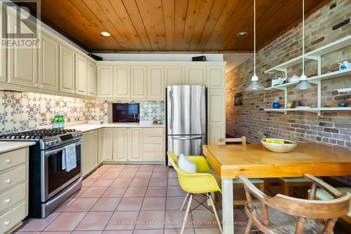 136 Collier Street, Toronto, ON - Indoor Photo Showing Kitchen With Upgraded Kitchen