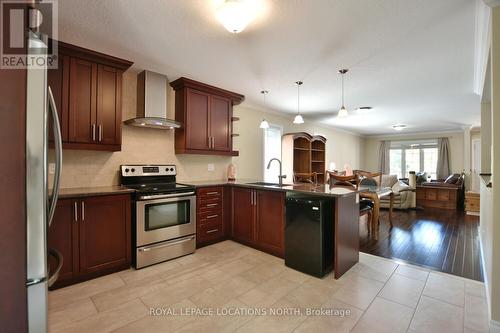 81 52Nd Street, Wasaga Beach, ON - Indoor Photo Showing Kitchen