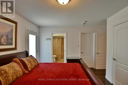 81 52Nd Street, Wasaga Beach, ON - Indoor Photo Showing Bedroom