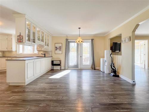 9 Robbies Drive, Carberry, MB - Indoor Photo Showing Kitchen