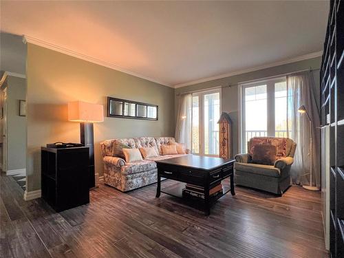 9 Robbies Drive, Carberry, MB - Indoor Photo Showing Living Room