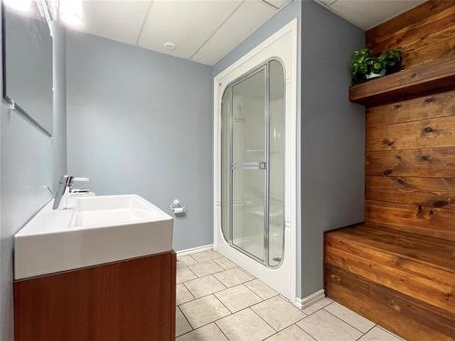 9 Robbies Drive, Carberry, MB - Indoor Photo Showing Bathroom